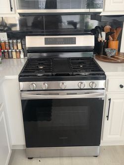 Freestanding Gas Range Hidden Bake Element | Wi-Fi | 6.0 cu.ft.