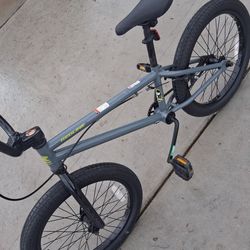 Redline 2021 Rival Y20 BMX Bike