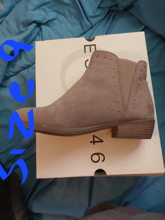 Boots And Slip On Flats