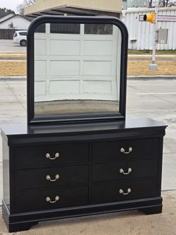 DRESSER WITH MIRROR 