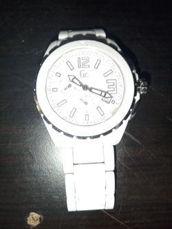 GC Guess Collection White Ceramic Watch