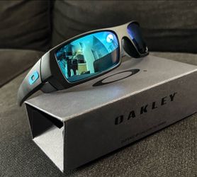 New Oakleys  Box, Pouch Cloth All Included