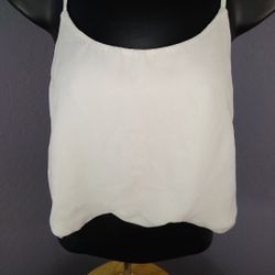 Medium cream colored crop top 
Looks like junior size medium
