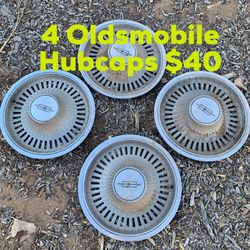 4 Oldsmobile Hubcaps $40 - Corrales