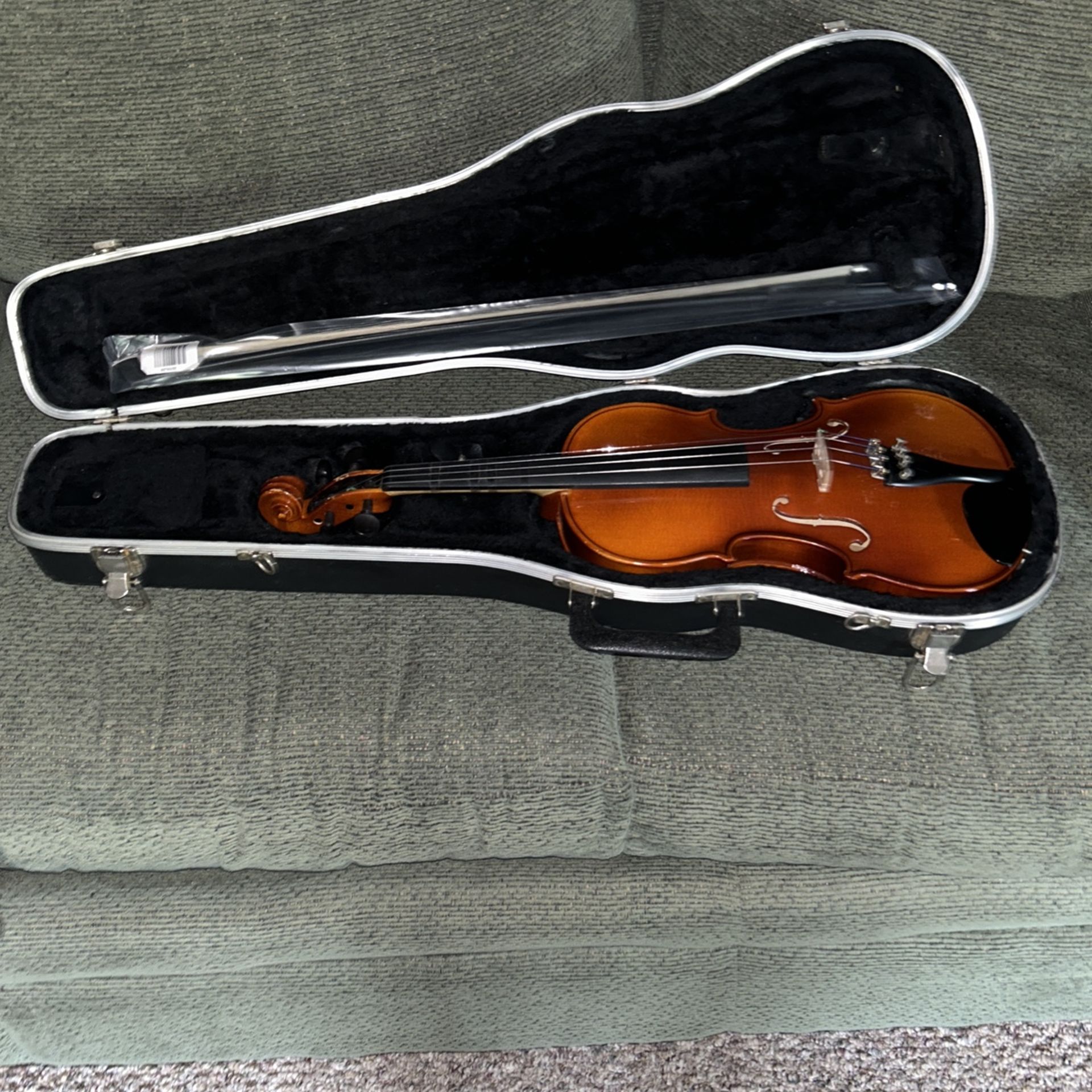 Copy Of Antonius Stradivarius Violin with Case