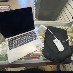 Macbook Pro 2020 M1 chip 13 inch, 8gb of ram with accessories 
