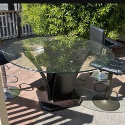 Glass and wood breakfast table 