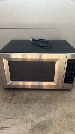 Microwave with blender