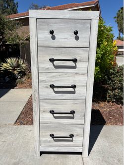 Rustic Gray 5 Drawer Dresser Chest of Drawers Furniture Great Condition