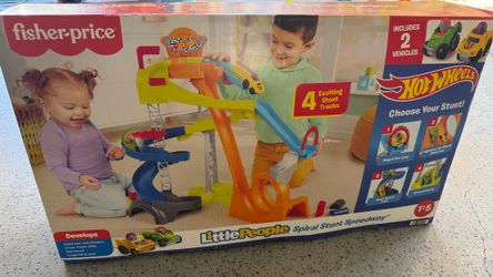 Fisher-Price Little People Hot Wheels Spiral Stunt Speedway