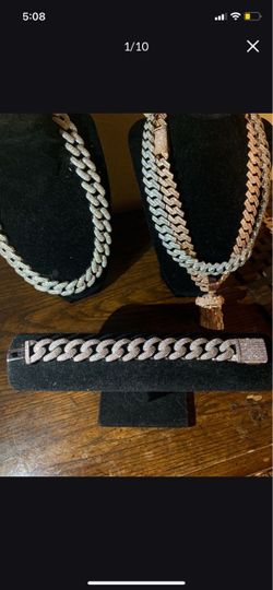 Iced out heavy thick shiny 8in Cuban link chain