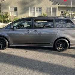 Toyota Sienna 20in Rims W Tires 