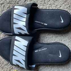 Nike Women’s Slides Size 8 