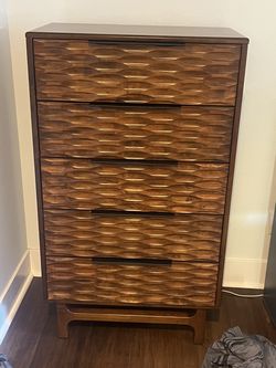 Dresser and Nightstands(2)