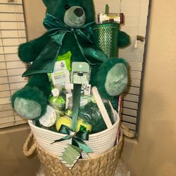 Valentine’s Day ❤️Gift Basket For Her💚
