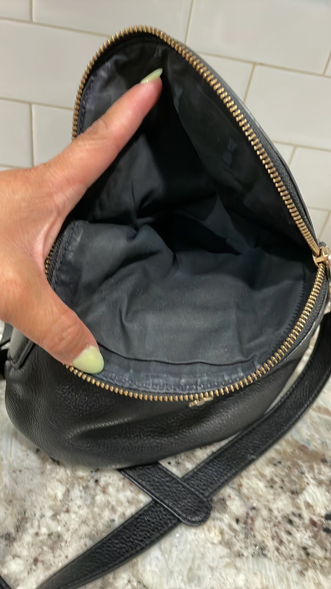 Marc Jacobs Black Leather Crossbody Bag for Sale in Santa Ana, CA - OfferUp