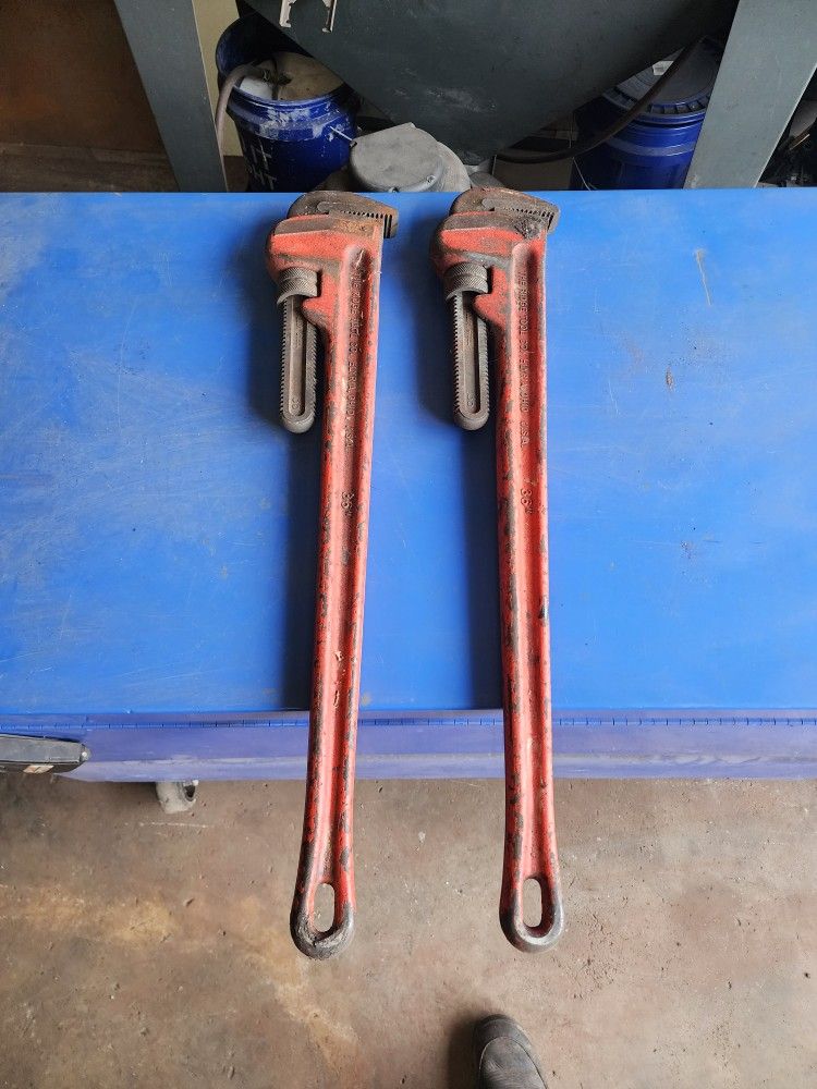 36" Ridged Cast Iron Pipe Wrenches