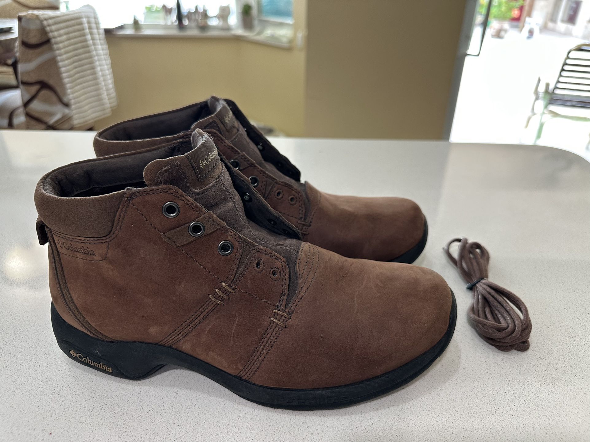 Columbia Vizza Chukka Boots Style: BM2366-248.