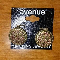 Avenue Earrings new in package