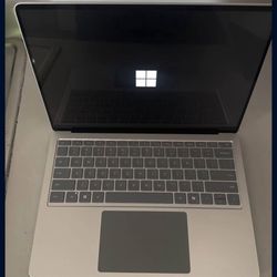 MACBOOK PRO Laptop