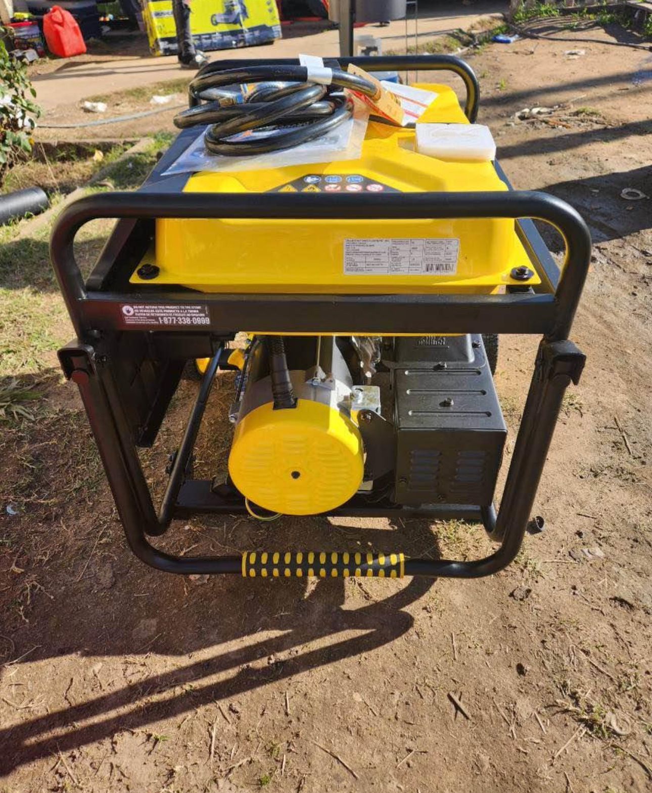 100592VR - 6250w Champion Dual Fuel Generator, Manual w/ CO shield - Refurbished
