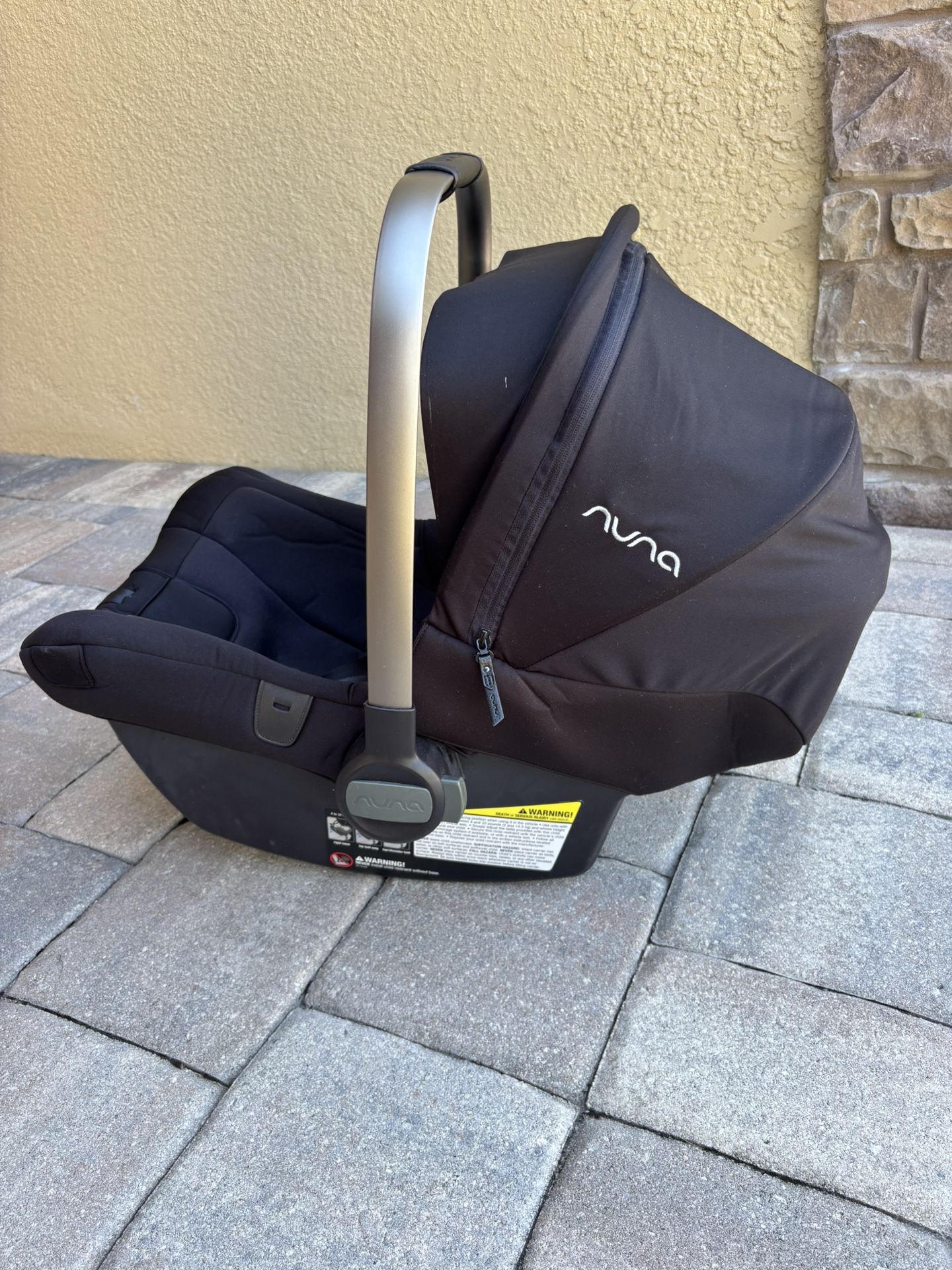 Nuna PIPA Lite Infant Car Seat + Base – Excellent Condition