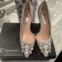 Women’s Silver Heels Size 6