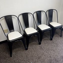 4 Indoor Outdoor Dinning Chairs