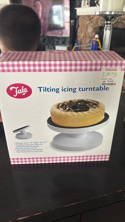 Tilting icing turntable