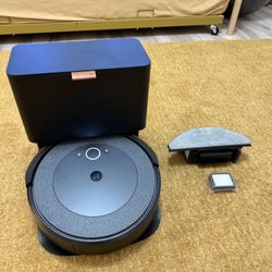 Selling iRobot Roomba Combo i3