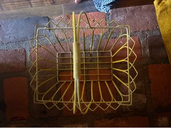 Green metal wire decrotive basket