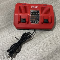 Milwaukee M18 Rapid Charger doble (carga rápida)