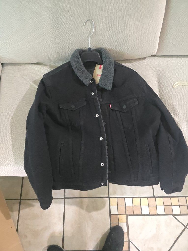 Levis sherpa trucker jacket 