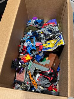 Mega Bloks Bulk Lot includes mini figures. Over 5lbs.