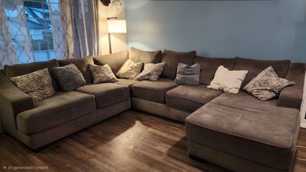 Spacious Gray Sectional Sofa w/ Chaise - Comfy & Stylish