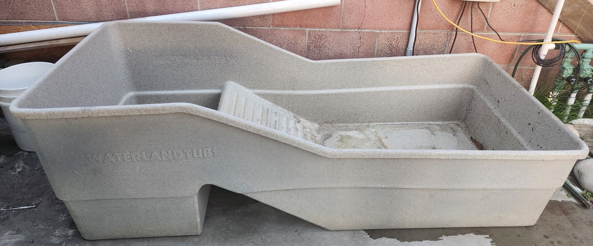 Medium Water land Tub For Turtles / Reptiles