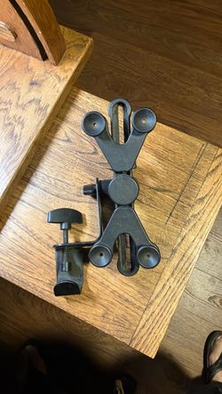 Universal tablet mount