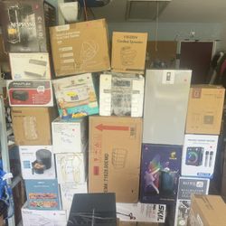 ☀️Flash Garage sale this weekend☀️ Friday,Saturday and Sunday  from 9am to 7pm Tons of goodies for everyone. Elections, home good, tools, brand name s
