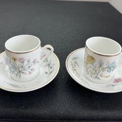 richard ginori 1735 Italy espresso cups porcelain 2 cups 2 saucers vintage collectible  In great condition