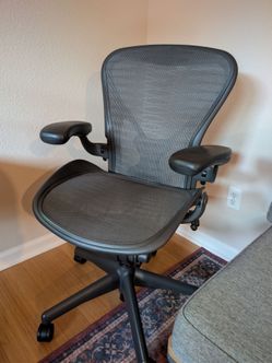 Herman Miller aeron size B fully loaded