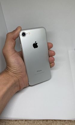IPhone 7 128gb SILVER(UNLOCKED) 