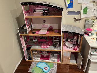 Barbie House With Barbies And Accessories 