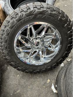 20x9.     CHROME. WHEELS  6x139.  35x12.50R20. TOYO