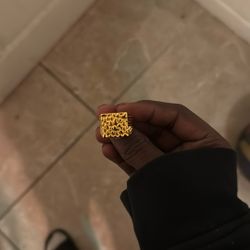 Golden One Finger Ring Nugget 