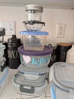 Food storage containers