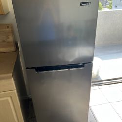 Magic Chef Refrigerator 