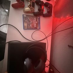 Selling My PS4 With The Ps5 Headphones Only One Controller Works