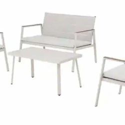 New Patio Set In Good Condition 