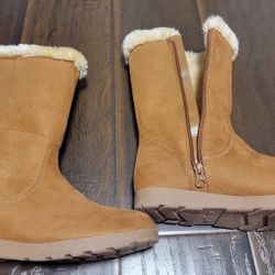 Cat and Jack tan fur Boots girls size 5