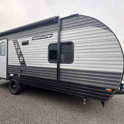USED 2024 Sunset Park RV Sun Lite  19BH